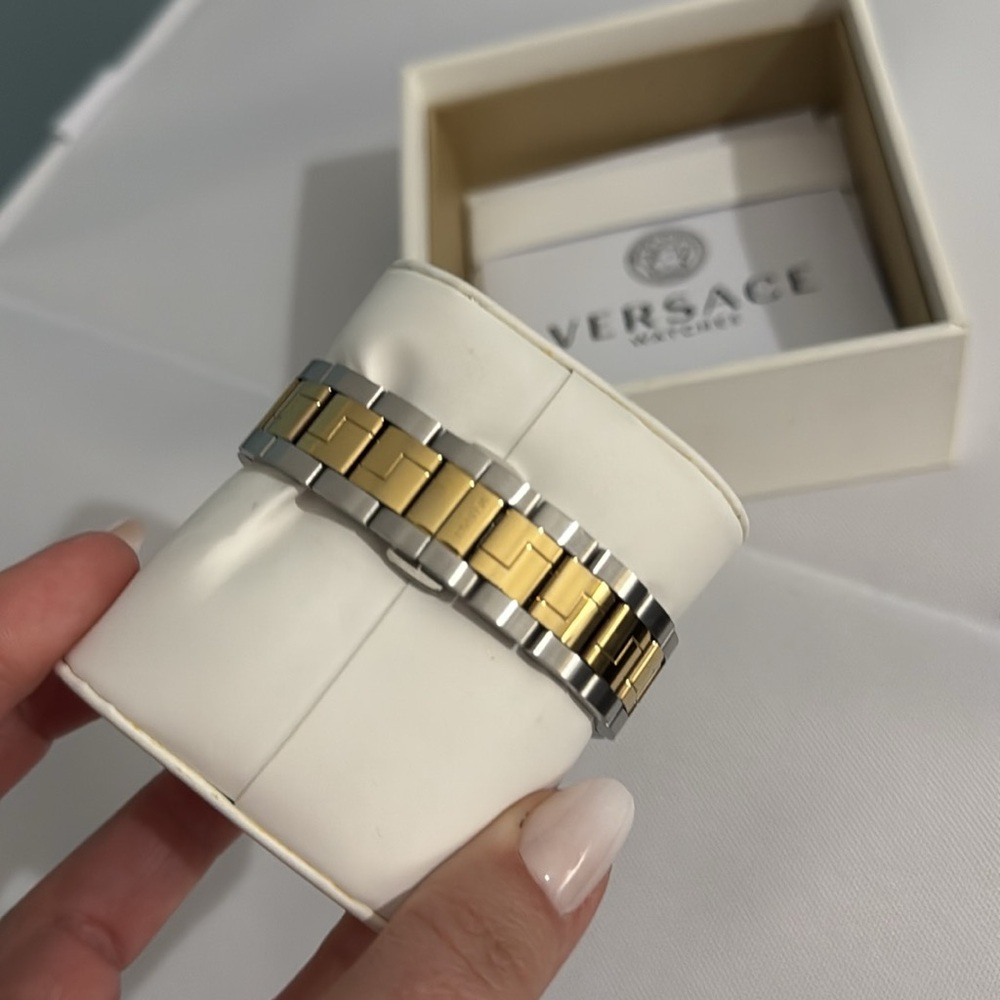 Versace Watch - Picture 4 of 6